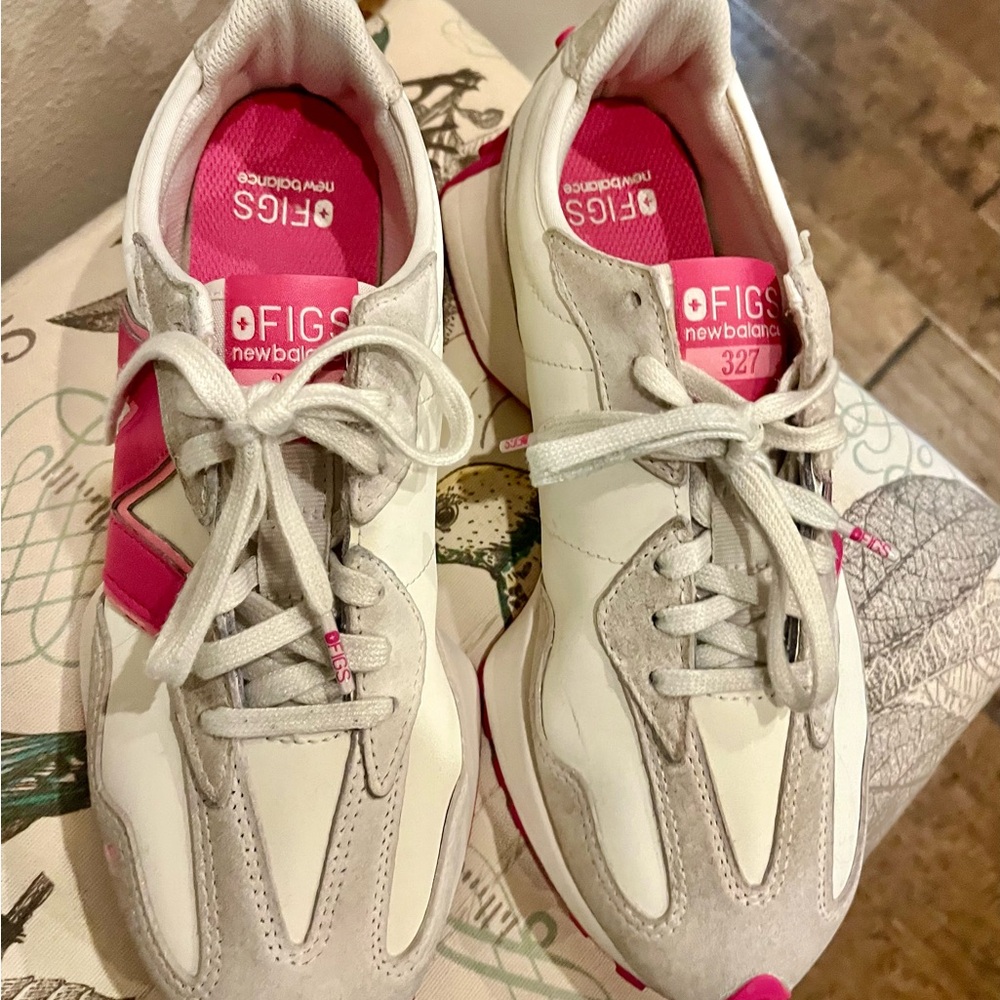 New Balance 327 x FIGS Pink, white/cream
Size Women’s 9.5 - Picture 11 of 13